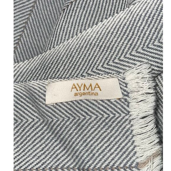 AYMA Argentina Gray Herringbone Pattern Scarf - Picture 4 of 4